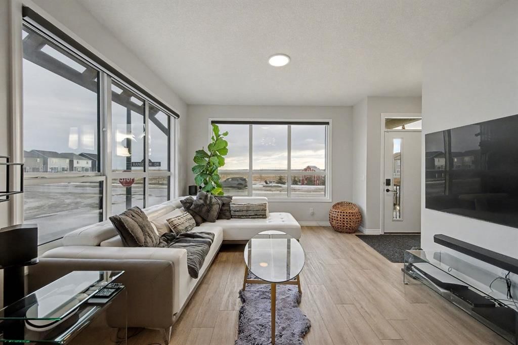 1882 Rangeview Drive SE, Calgary — photo 5 of 33