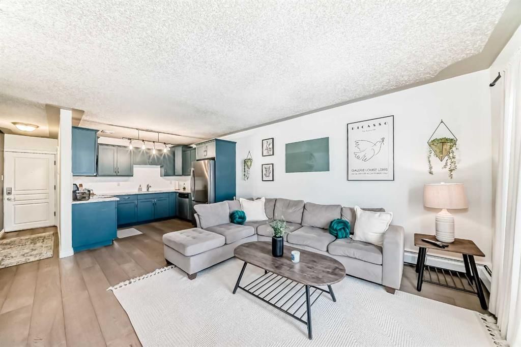 10, 1813 25 Avenue SW, Calgary — photo 5 of 13