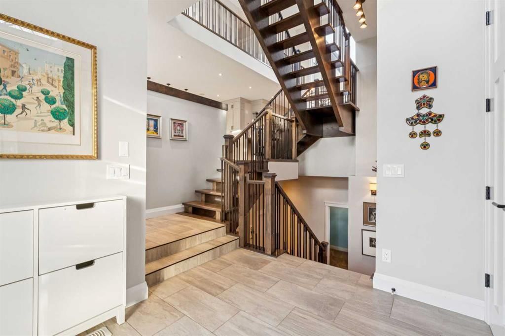 1636 Acton Avenue SW, Calgary — photo 4 of 40