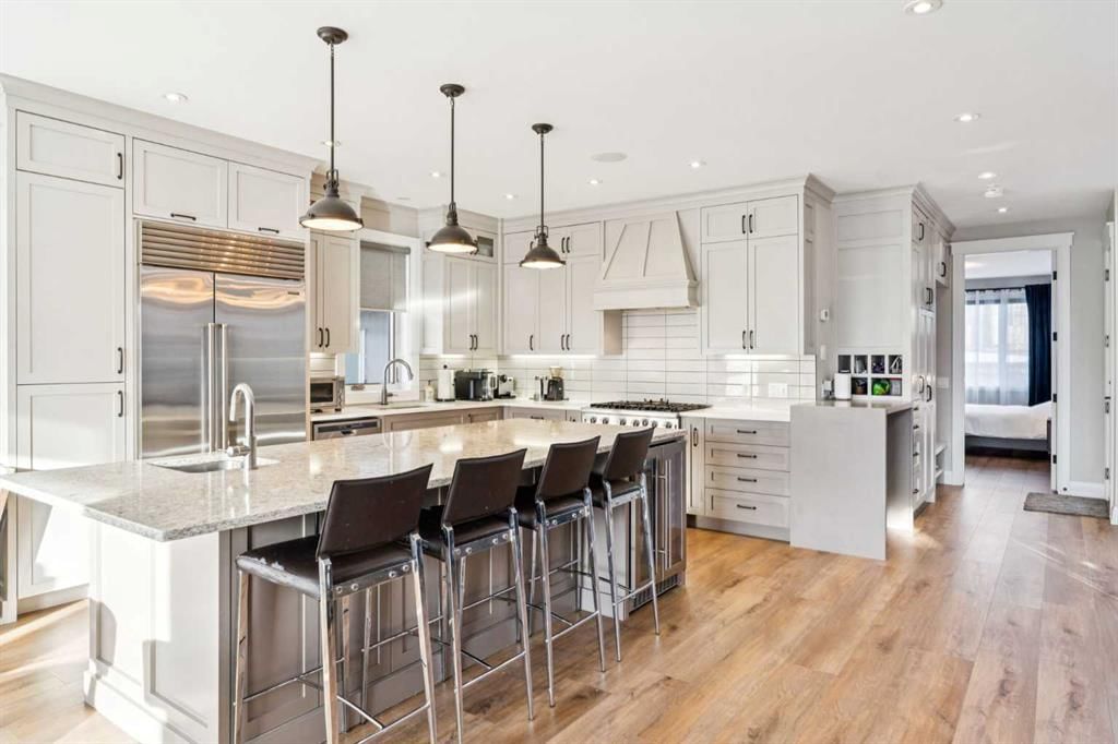 1636 Acton Avenue SW, Calgary — photo 5 of 40
