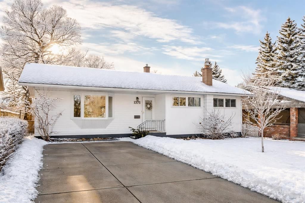 1571 Windsor Street NW, Calgary — main listing photo