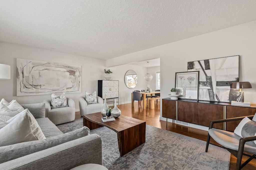 1571 Windsor Street NW, Calgary — photo 2 of 44