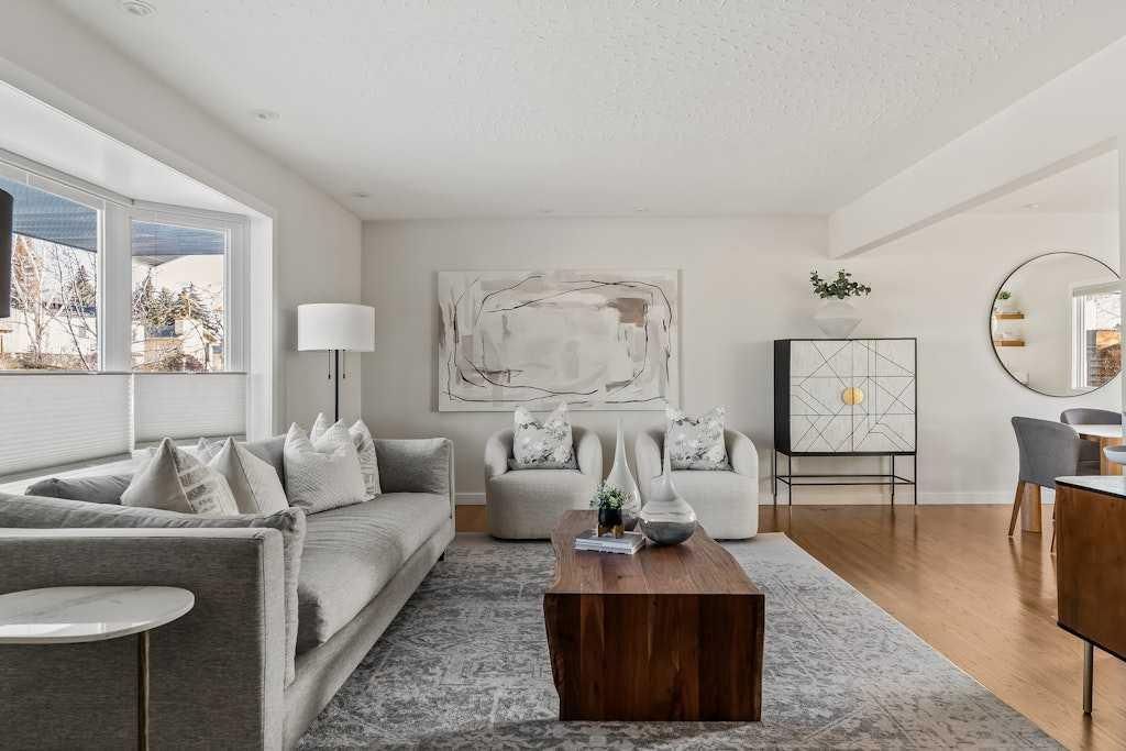 1571 Windsor Street NW, Calgary — photo 3 of 44