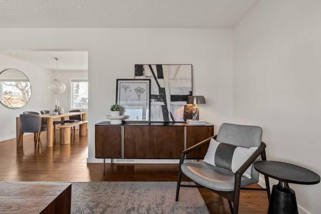 1571 Windsor Street NW, Calgary — photo 4 of 44