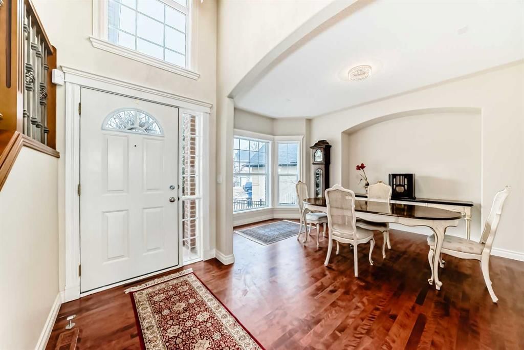 68 Strathlea Close SW, Calgary — photo 3 of 41