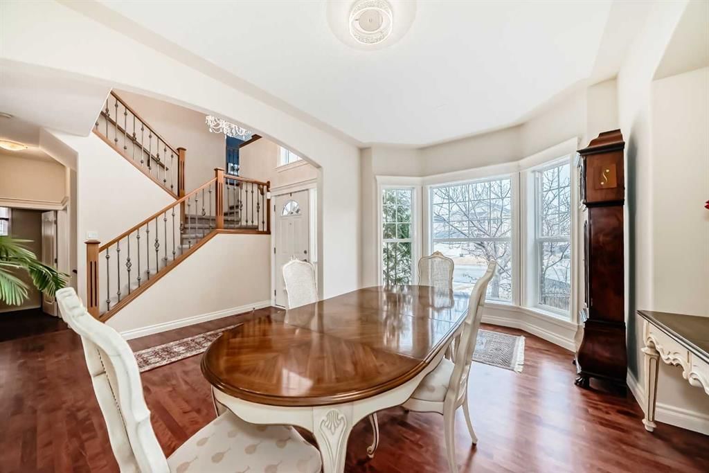 68 Strathlea Close SW, Calgary — photo 4 of 41