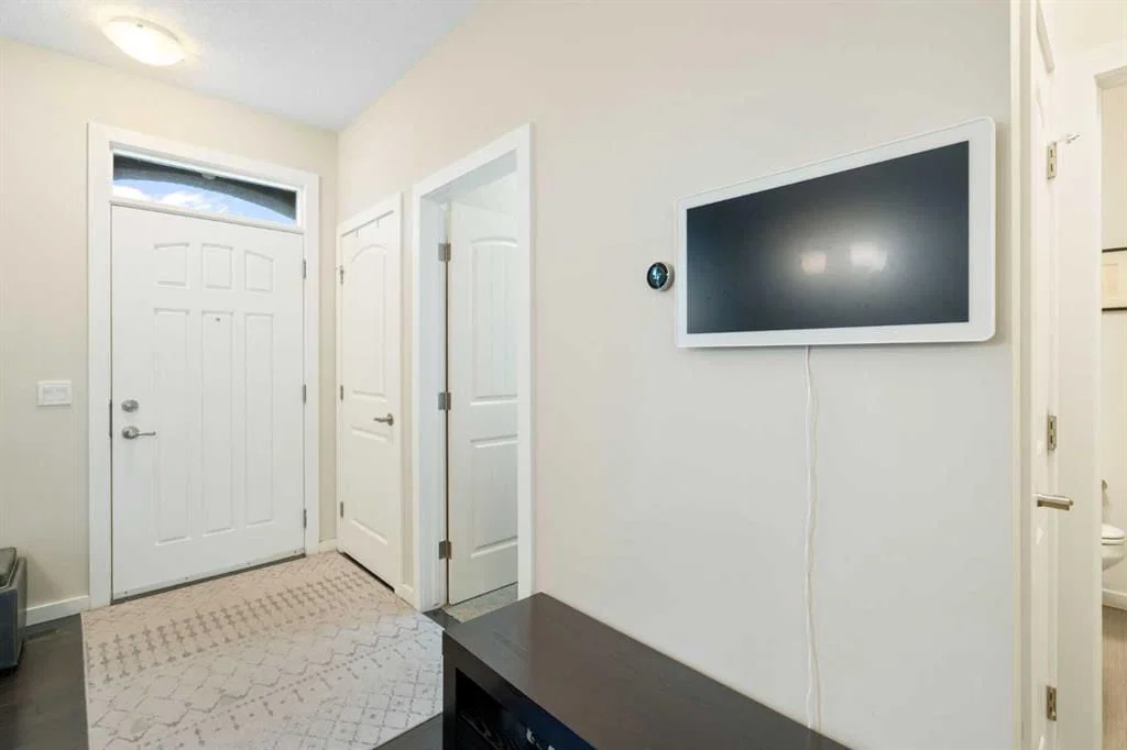 13 Marquis Place SE, Calgary — photo 3 of 39