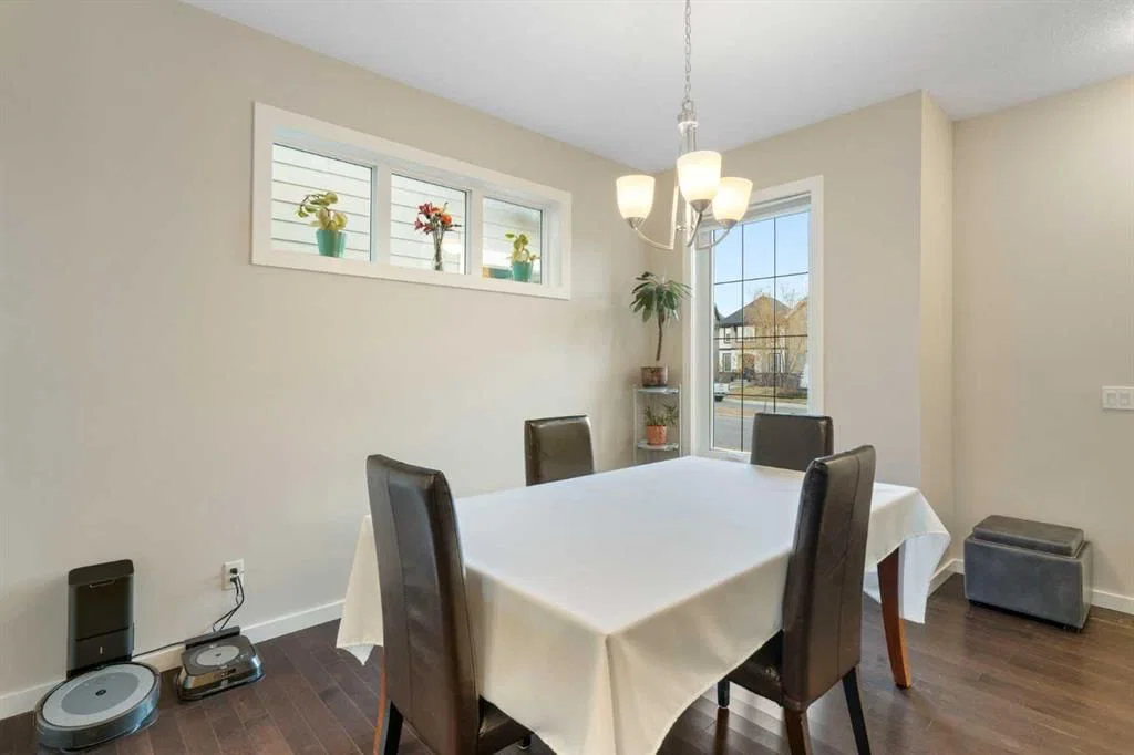 13 Marquis Place SE, Calgary — photo 5 of 39