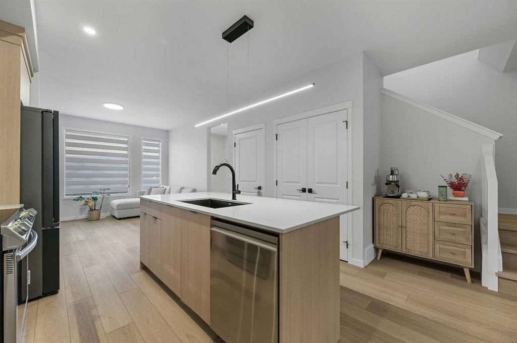 51 Herron Street NE, Calgary — photo 4 of 48