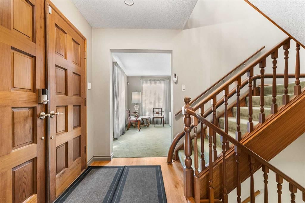 7008 Kenosee Place SW, Calgary — photo 2 of 50