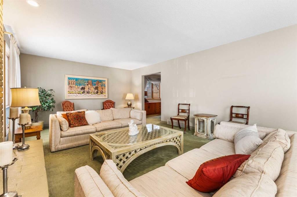 7008 Kenosee Place SW, Calgary — photo 5 of 50