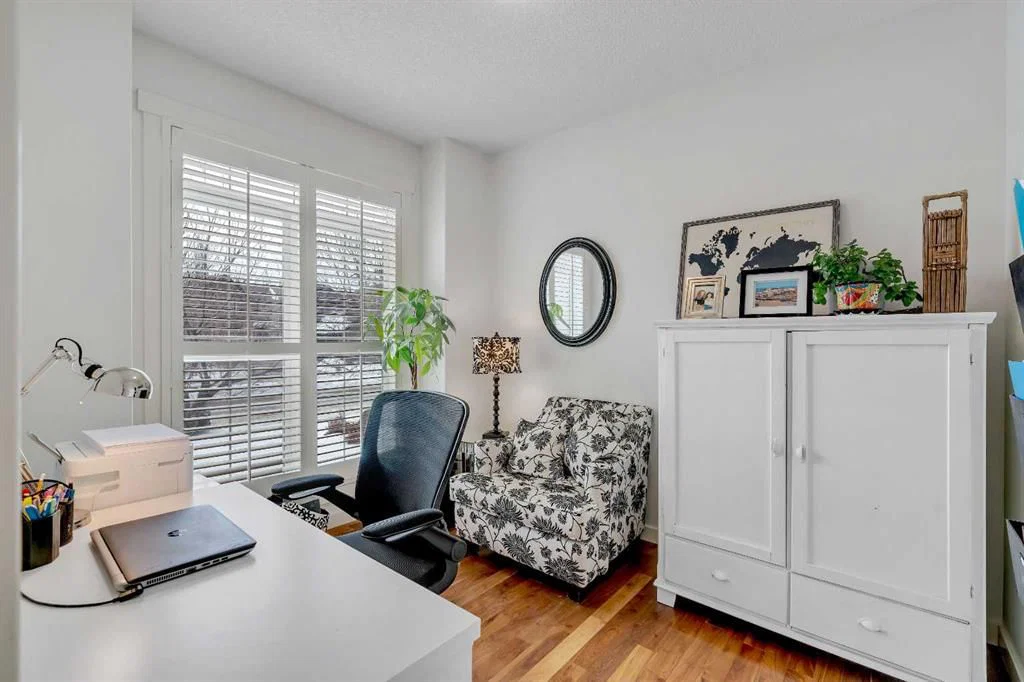 505 Discovery Ridge Boulevard SW, Calgary — photo 4 of 50