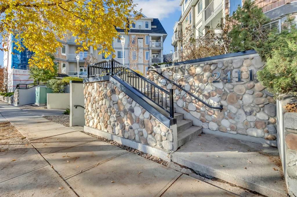 106, 2411 Erlton Road SW, Calgary — photo 3 of 38