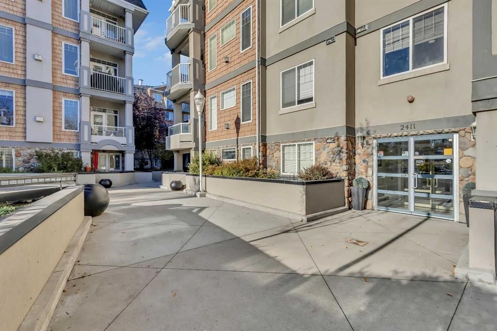 106, 2411 Erlton Road SW, Calgary — photo 4 of 38