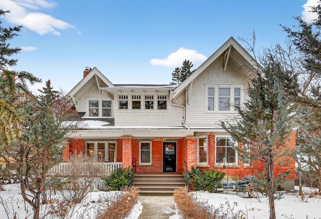 2209 Carleton Street SW, Calgary — main listing photo