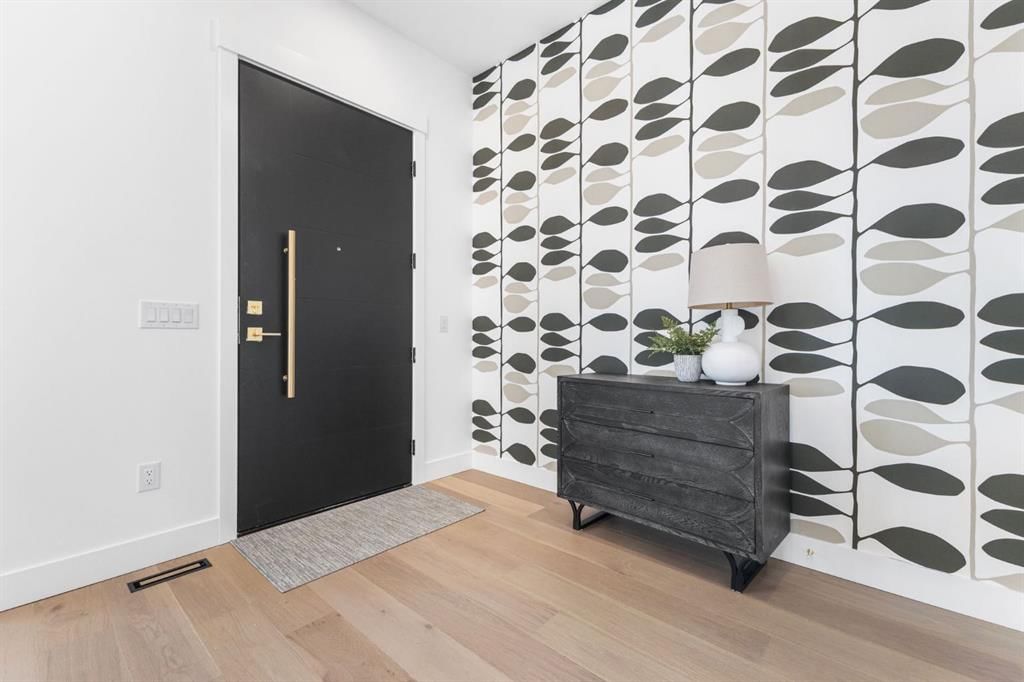 4418 8 Avenue SW, Calgary — photo 3 of 49