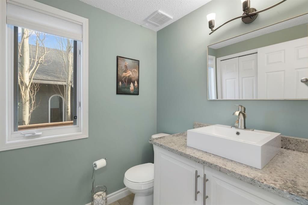 209 Hawkstone Drive NW, Calgary — photo 5 of 46