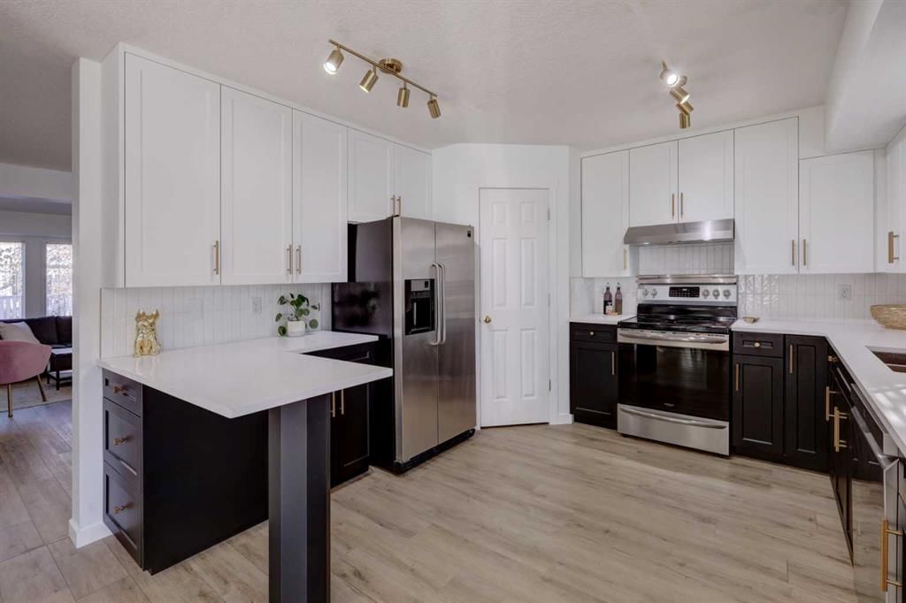 472 Killarney Glen Court SW, Calgary — main listing photo
