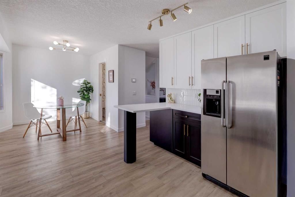 472 Killarney Glen Court SW, Calgary — photo 4 of 33