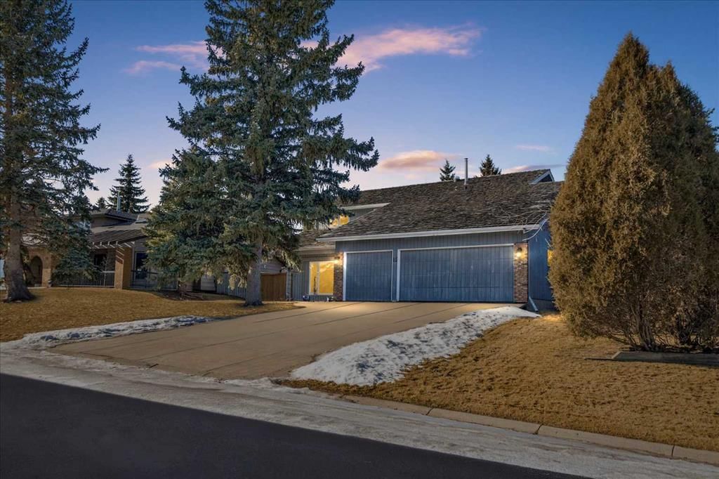 15 Oakmount Place SW, Calgary — main listing photo