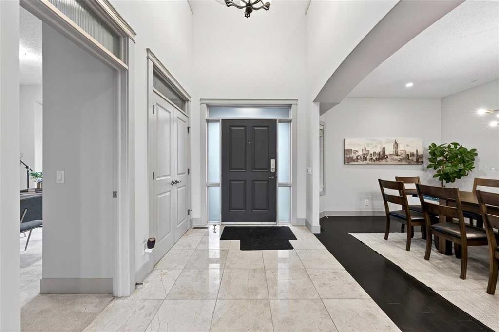 10 Discovery Ridge Way SW, Calgary — photo 3 of 45