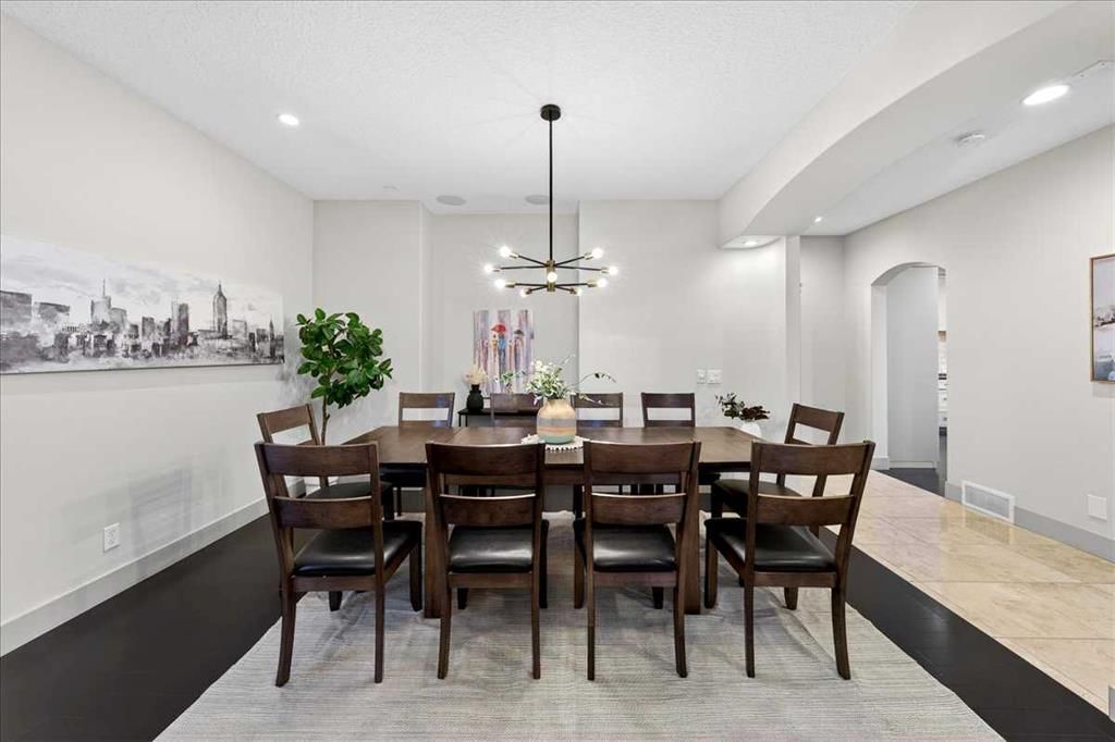 10 Discovery Ridge Way SW, Calgary — photo 4 of 45