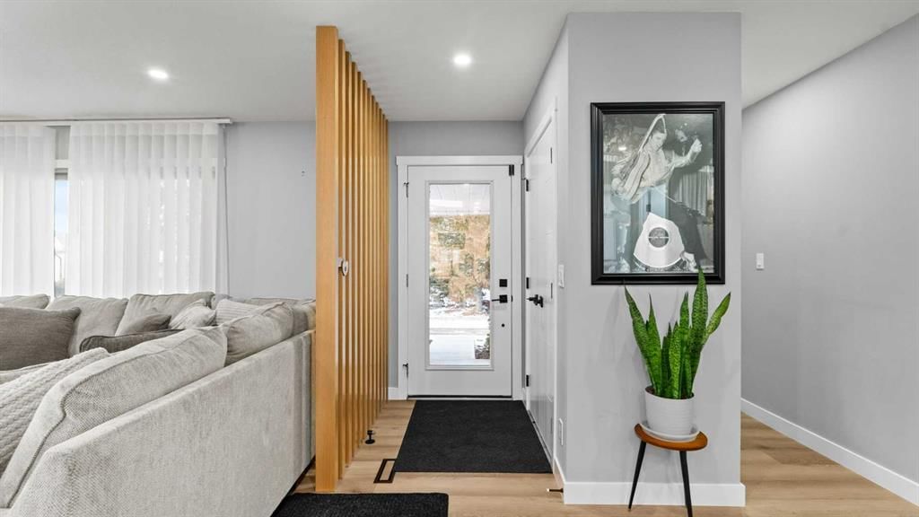 7036 Silverview Road NW, Calgary — photo 3 of 50