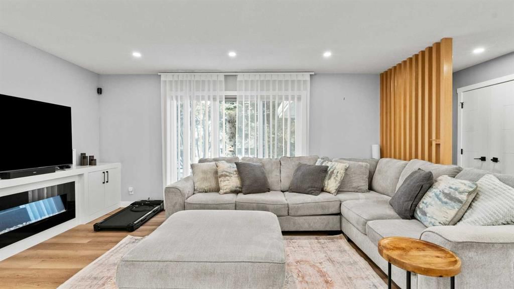 7036 Silverview Road NW, Calgary — photo 4 of 50