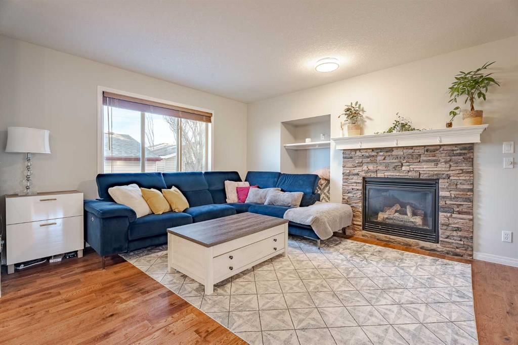 42 Bridlecrest Gardens SW, Calgary — photo 3 of 26