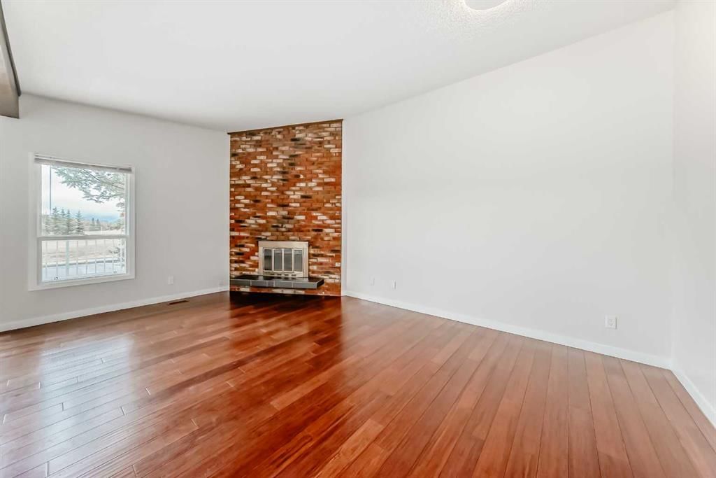 6527 58 Street NW, Calgary — photo 4 of 31