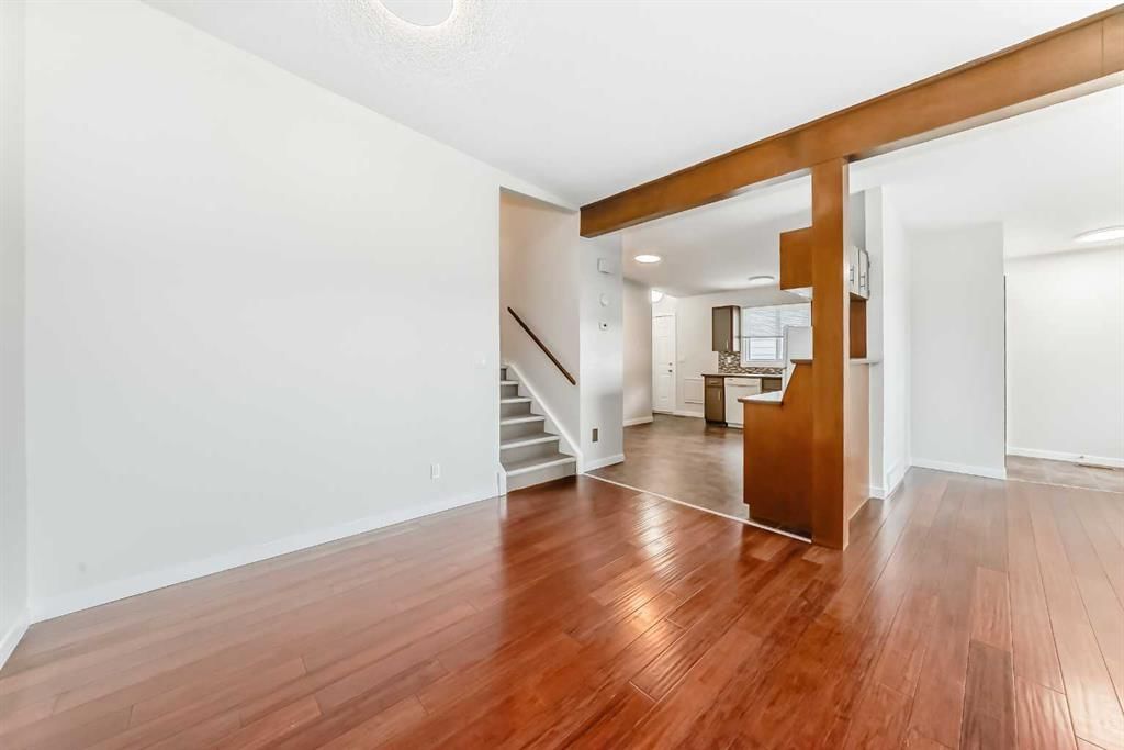 6527 58 Street NW, Calgary — photo 5 of 31