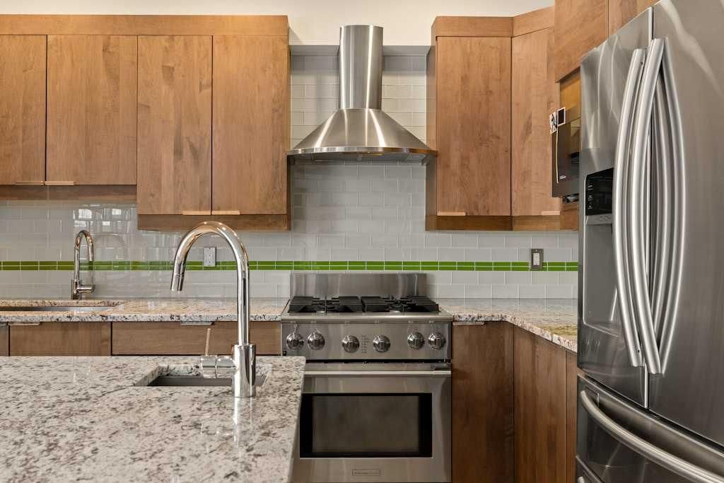 924 8 Avenue SE, Calgary — photo 5 of 41