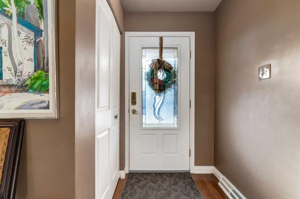 1328 Craig Road SW, Calgary — photo 3 of 50