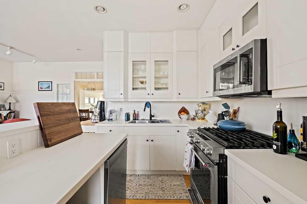 926 8 Avenue SE, Calgary — main listing photo