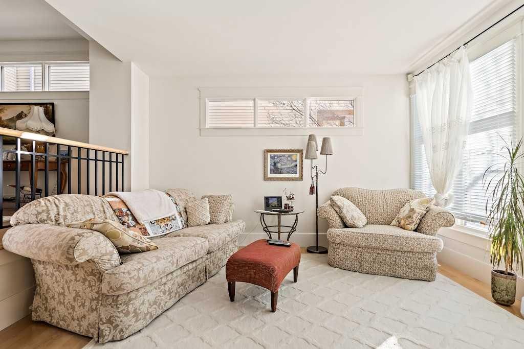 926 8 Avenue SE, Calgary — photo 3 of 40