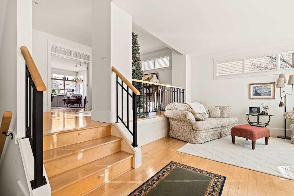 926 8 Avenue SE, Calgary — photo 4 of 40