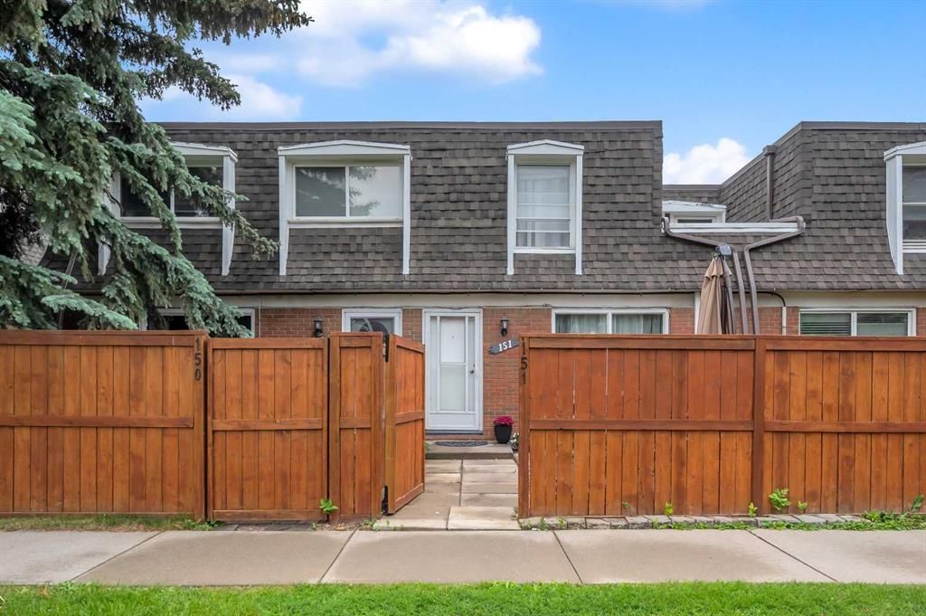 151, 330 Canterbury Drive SW, Calgary — photo 2 of 46