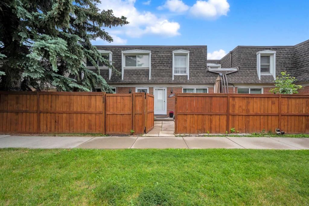 151, 330 Canterbury Drive SW, Calgary — photo 4 of 46