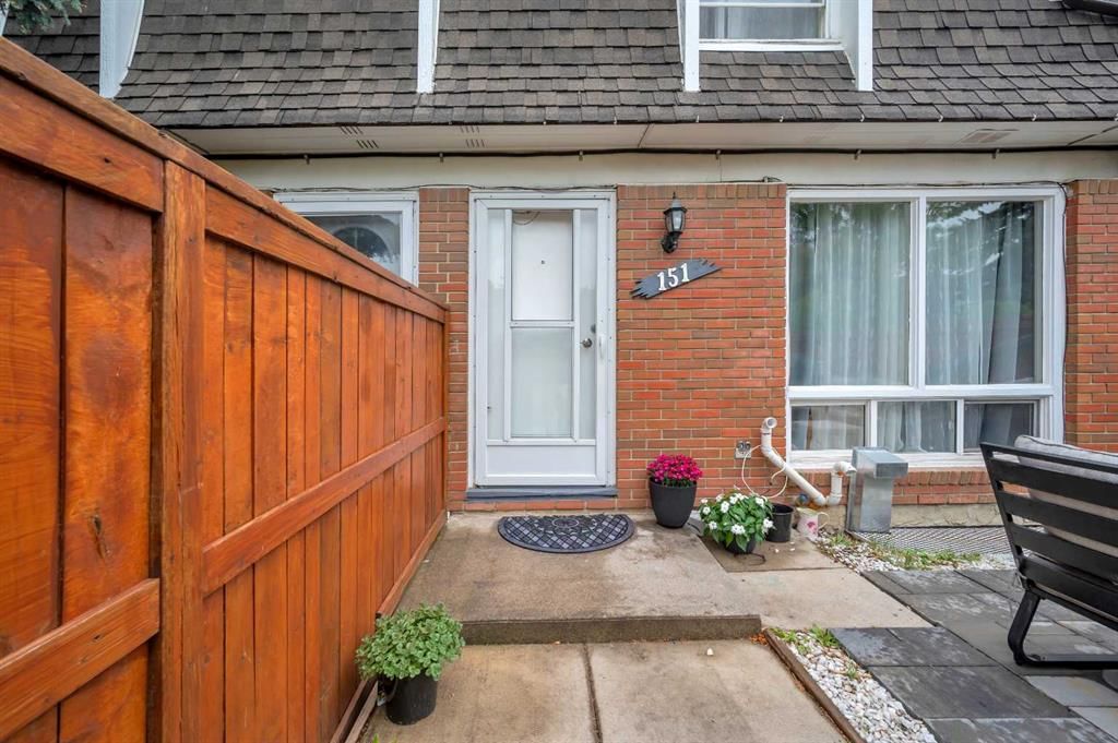 151, 330 Canterbury Drive SW, Calgary — photo 5 of 46