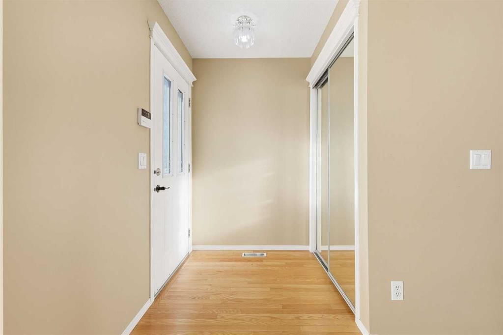 160 Taradale Drive NE, Calgary — photo 5 of 42