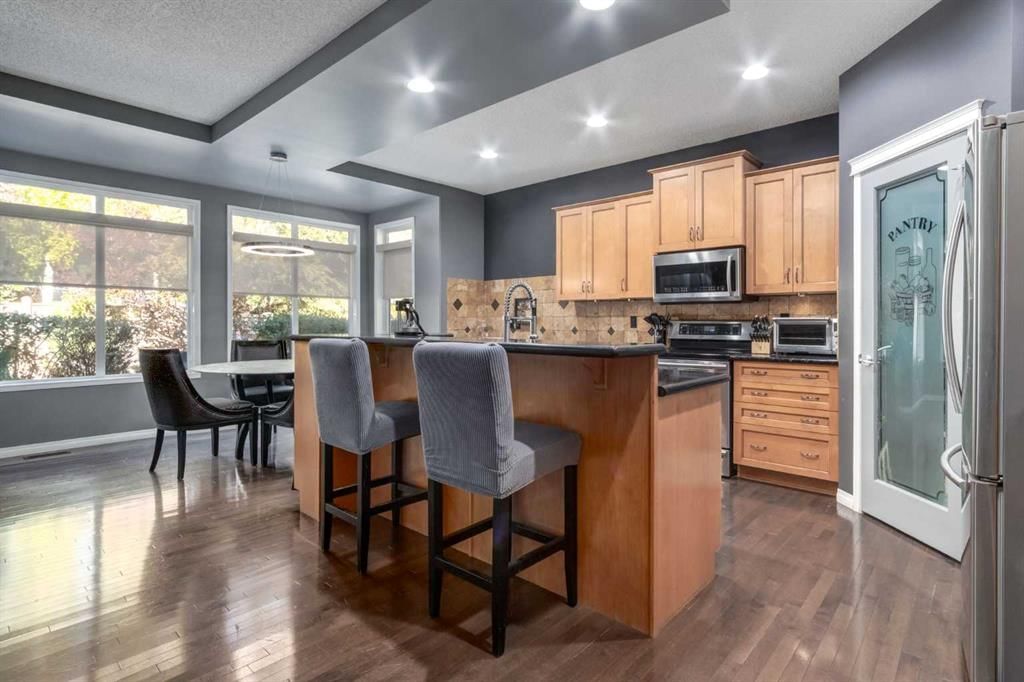 10 Chapala Road SE, Calgary — photo 4 of 42