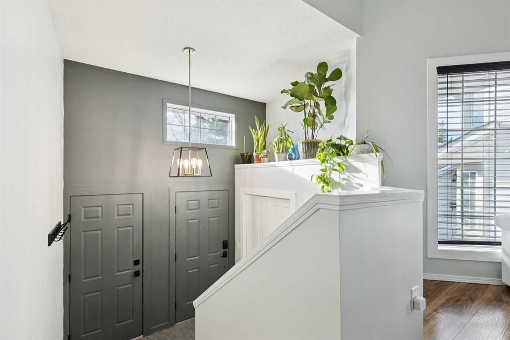 103 Hawkmount Green NW, Calgary — photo 3 of 34