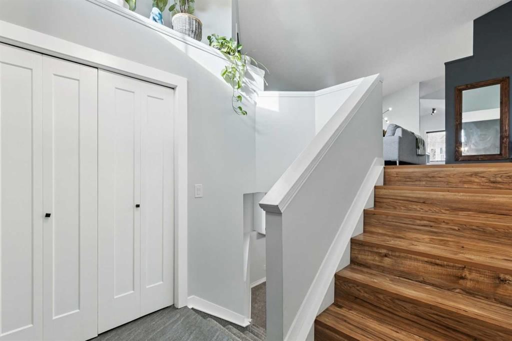 103 Hawkmount Green NW, Calgary — photo 4 of 34