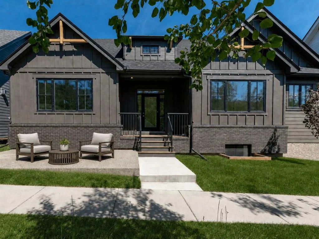 90 Treeline Gardens SW, Calgary — main listing photo