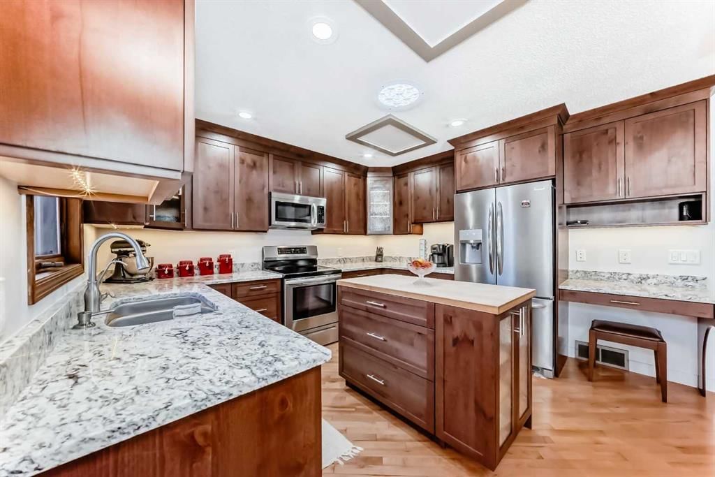 17140 Sundown Road SE, Calgary — photo 3 of 40