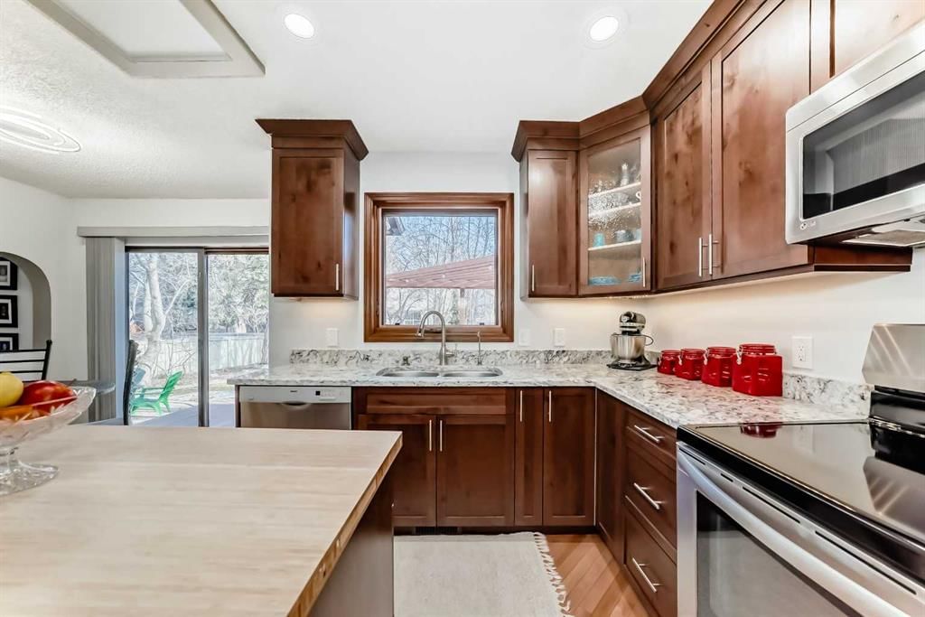 17140 Sundown Road SE, Calgary — photo 4 of 40