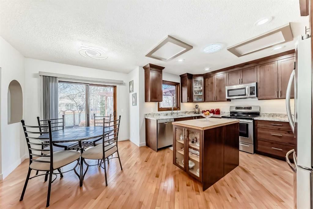 17140 Sundown Road SE, Calgary — photo 5 of 40