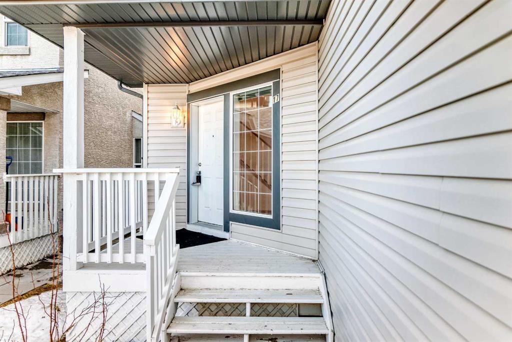 17 Royal Birkdale Crescent NW, Calgary — photo 3 of 44