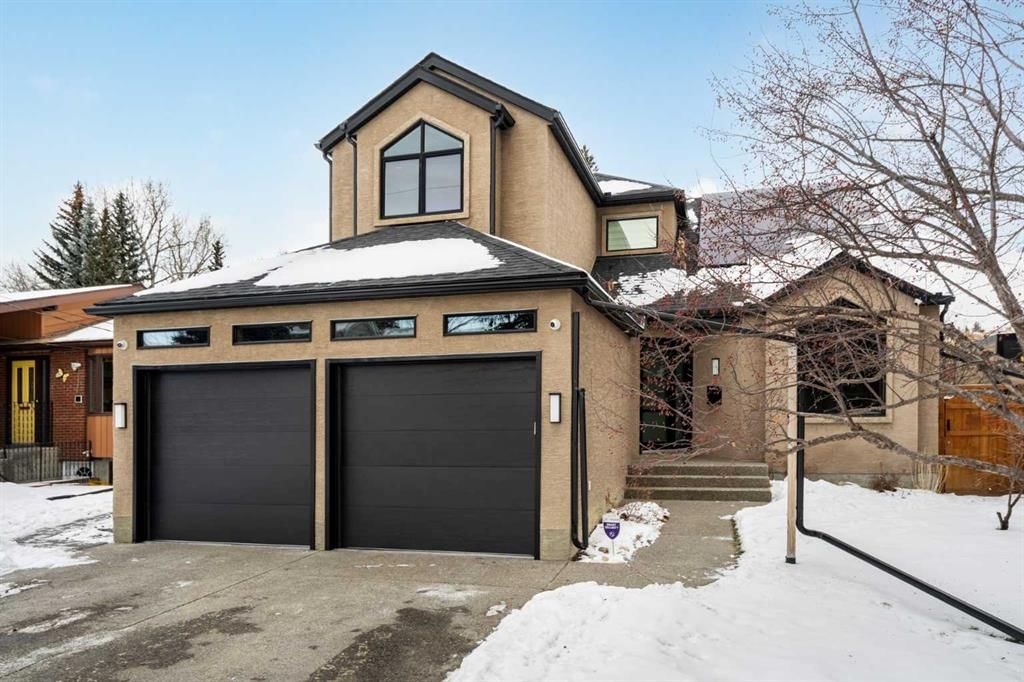 6002 Bow Crescent NW, Calgary — photo 2 of 46