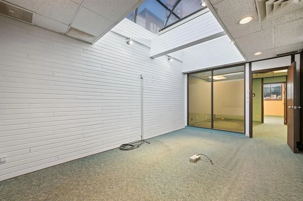 627 8 Avenue SW, Calgary — photo 3 of 8